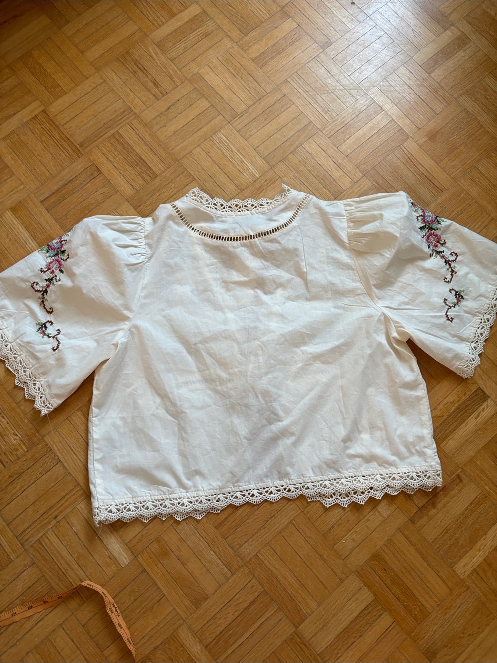 Jennifer & Grace Women’s Cream Embroidered Lace-Trim Tie-Front Top - Picture 5 of 10
